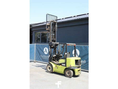 Chariots élévateurs diesel - Clark CGP25H (31)