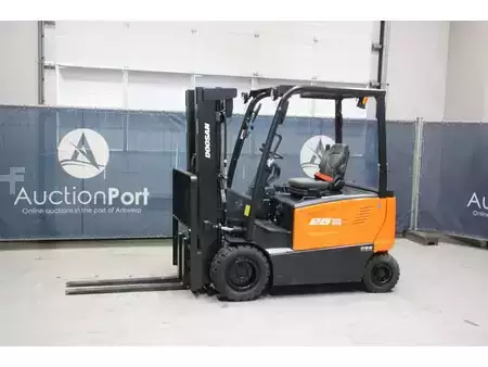Carrelli elettrici 4 ruote 2023  Doosan B25x-7plus (1)