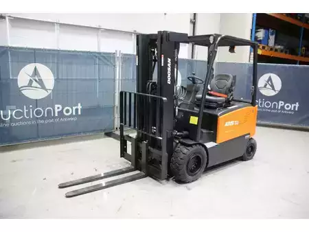 Carrelli elettrici 4 ruote 2023  Doosan B25x-7plus (8)