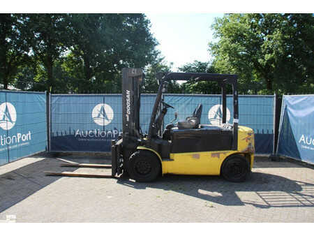 Eléctrico - 4 rodas 2012  Doosan B50X-5 (2)