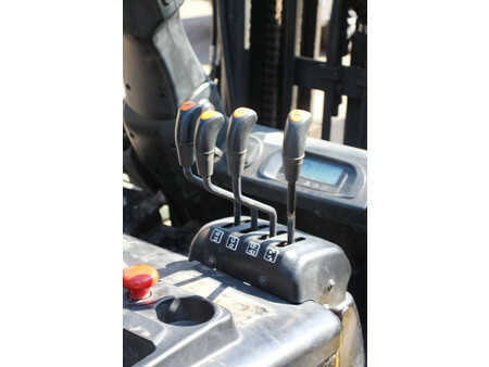 Eléctrico - 4 rodas 2012  Doosan B50X-5 (25)