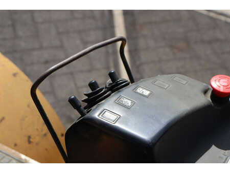 Carretilla elevadora diésel 1997  CAT Lift Trucks DP30 (31)