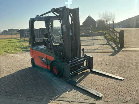 Elektromos 4 kerekű 2012  Linde E25L-01 (12)