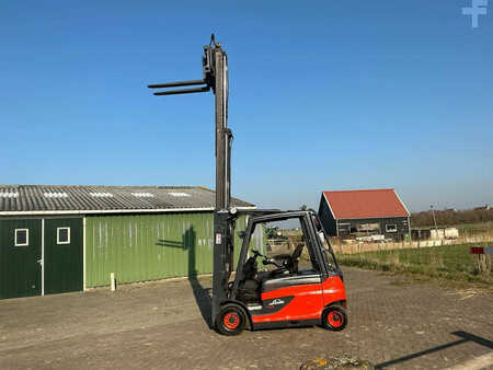 Elektromos 4 kerekű 2012  Linde E25L-01 (14)