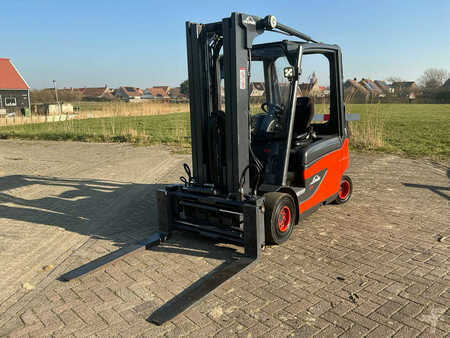 Elektromos 4 kerekű 2012  Linde E25L-01 (15)