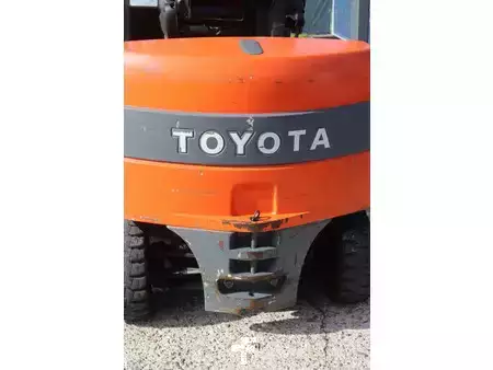 Carrelli elettrici 4 ruote 2010  Toyota 7FBMF25 (23)