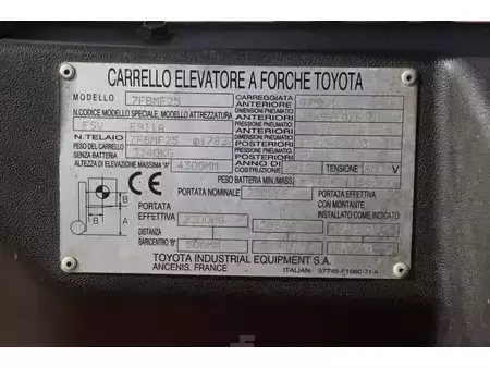 Carrelli elettrici 4 ruote 2010  Toyota 7FBMF25 (30)