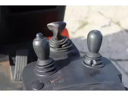 Carrelli elettrici 4 ruote 2010  Toyota 7FBMF25 (31)