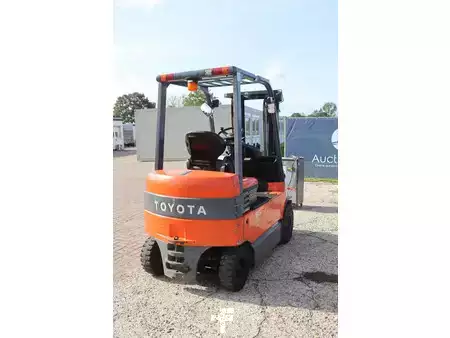 Carrelli elettrici 4 ruote 2010  Toyota 7FBMF25 (6)