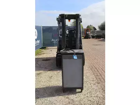 Carrelli elettrici 4 ruote 2010  Toyota 7FBMF25 (8)