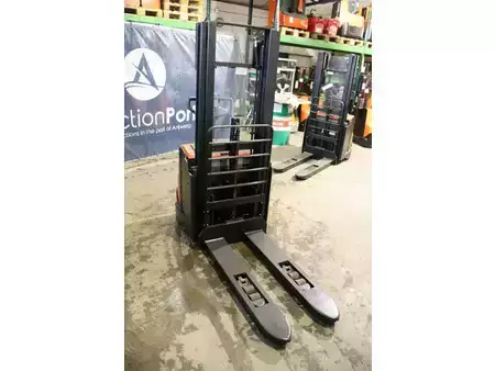 Stacker pedestre 2014  Toyota BT SWE140L (6)