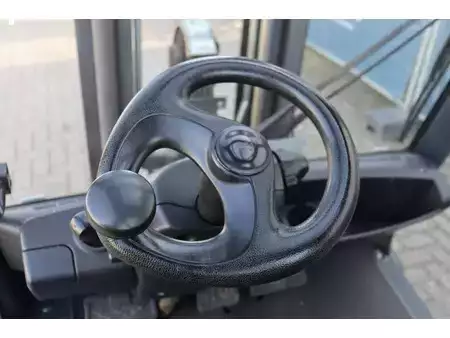 Empilhador diesel 2012  Linde H25D-01 (25)