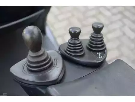 Empilhador diesel 2012  Linde H25D-01 (26)