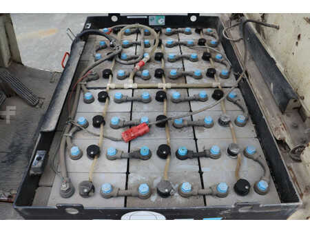 Elektromos 4 kerekű - Nissan UM01L18U (20)