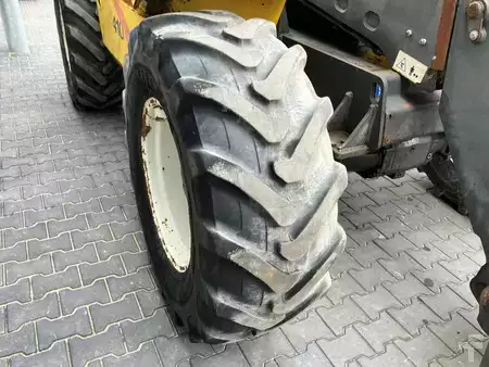 Teleskoplastare Rigid 2003  New Holland LM410 (9)