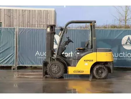 Carretilla elevadora diésel 2021  KIPOR KDF30 (2)