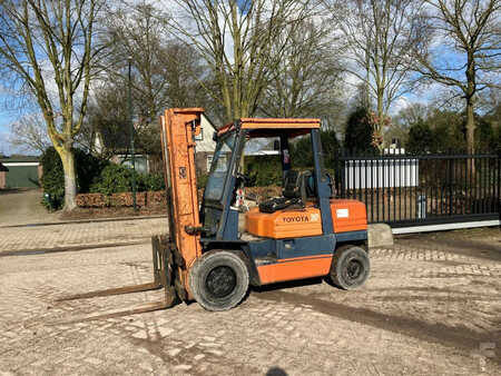 Treibgasstapler - Toyota 02-5FG30 (1)