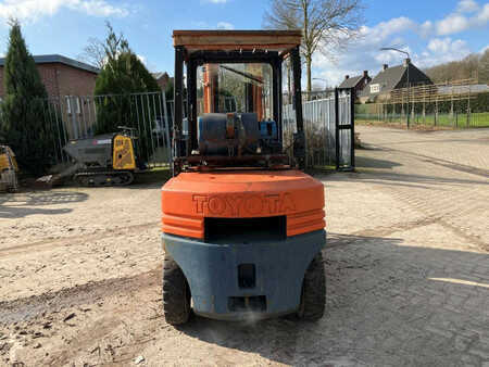 Treibgasstapler - Toyota 02-5FG30 (4)