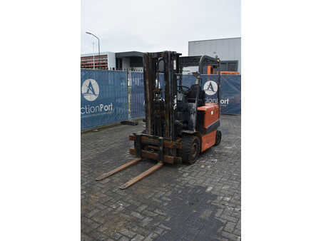 Wózki widłowe diesel 2005  Tailift FB25 (9)