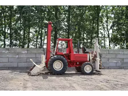 Chariots élévateurs tout terrain 1979  Manitou 4RM 30G (1)