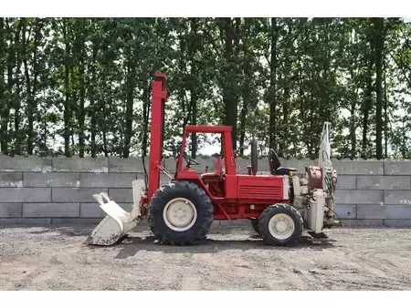 Chariots élévateurs tout terrain 1979  Manitou 4RM 30G (2)