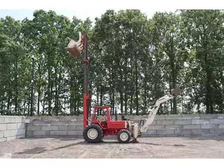 Chariots élévateurs tout terrain 1979  Manitou 4RM 30G (35)