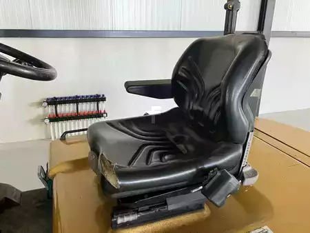 Carrelli elettrici 4 ruote 2009  CAT Lift Trucks EP30K-PAC (11)