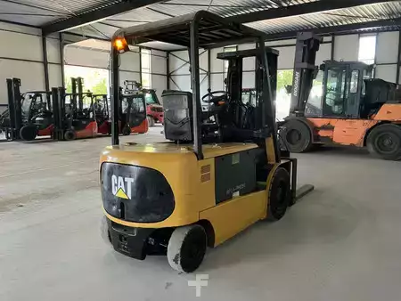 Carrelli elettrici 4 ruote 2009  CAT Lift Trucks EP30K-PAC (5)