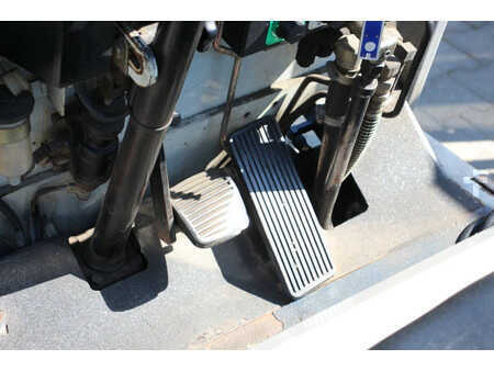 Carrelli elettrici 4 ruote - Komatsu FB13M-2 (22)