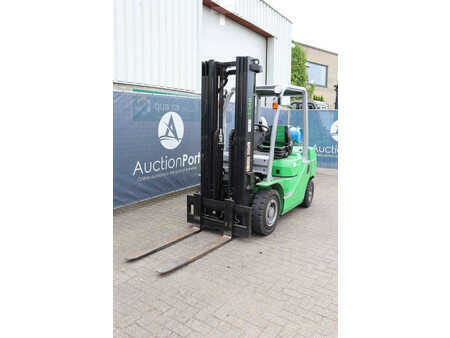 Treibgasstapler 2018  Cesab M325G (9)