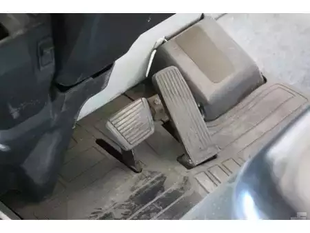 Chariots électriques à 4 roues 2016  Unicarriers AG1N1L18Q (22)