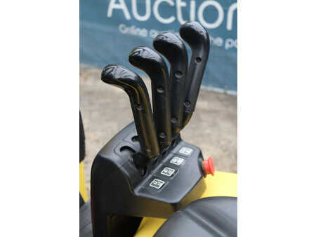 Carrelli elettrici 4 ruote 2020  Hyster J1.6XNT LWB (27)