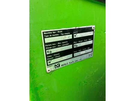 Chariots téléscopiques fixes 2004  Merlo P33.7KT (11)