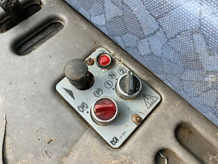 Chariots téléscopiques fixes 2004  Merlo P33.7KT (14)