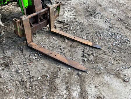 Chariots téléscopiques fixes 2004  Merlo P33.7KT (7)