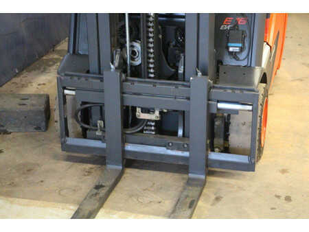 Elektryczne 4-kołowe - Linde E16 (10)