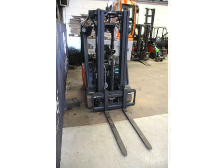 Elektryczne 4-kołowe - Linde E16 (6)