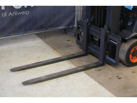 Elektryczne 4-kołowe - Linde E16 (9)