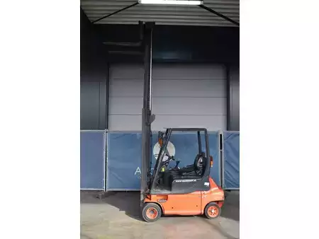 Eléctrico - 4 rodas - Linde E20P (33)