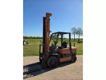 Chariots élévateurs diesel 1990  Toyota FD30 (1)