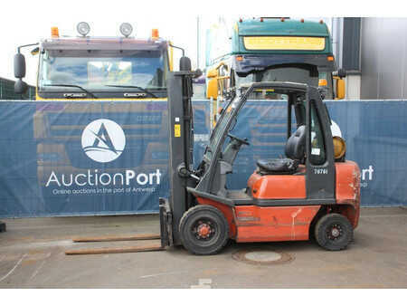 Wózki gazowe 2004  Nissan UD02A20PQ (1)