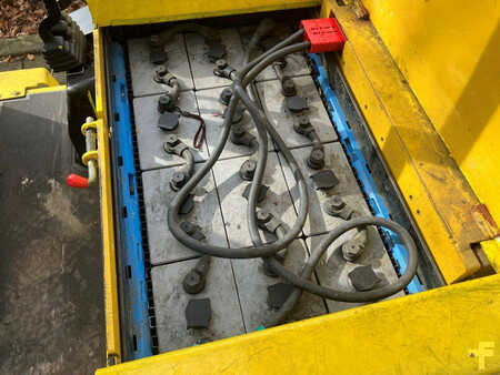 Chariots électriques à 4 roues 2011  Yale ERP15 (18)