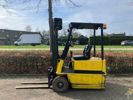 Chariots électriques à 4 roues 2011  Yale ERP15 (2)