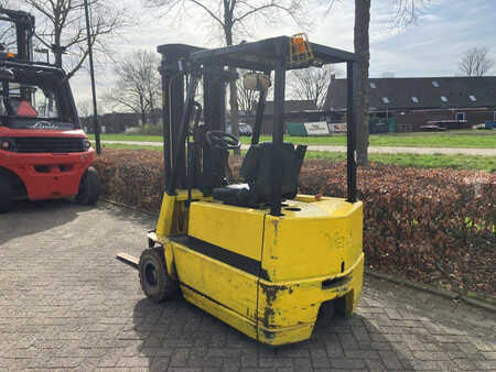 Chariots électriques à 4 roues 2011  Yale ERP15 (3)