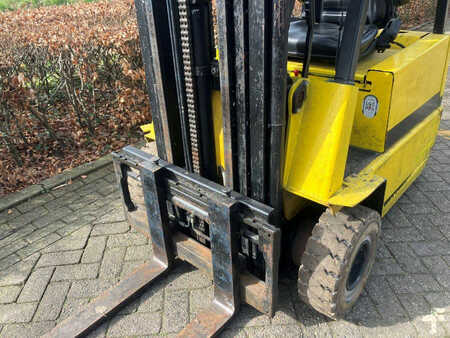 Chariots électriques à 4 roues 2011  Yale ERP15 (8)