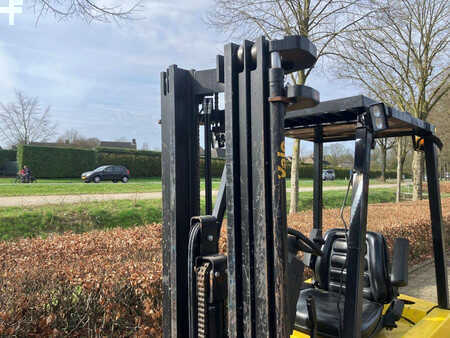 Chariots électriques à 4 roues 2011  Yale ERP15 (9)