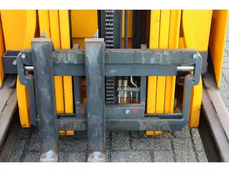 Carrelli retrattili 2010  Jungheinrich ETV 112 (12)