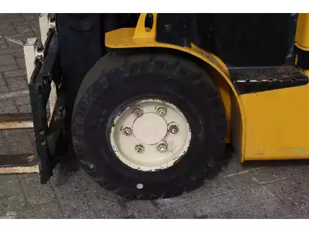 Chariots électriques à 4 roues 2017  Yale ERP25VL (13)
