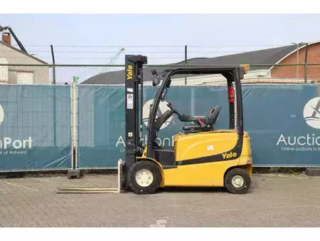 Chariots électriques à 4 roues 2017  Yale ERP25VL (2)