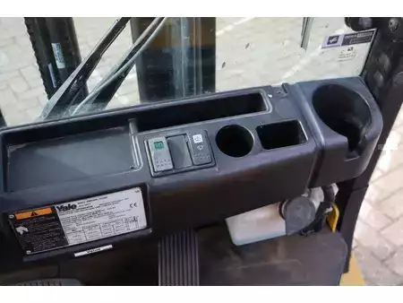 Chariots électriques à 4 roues 2017  Yale ERP25VL (23)